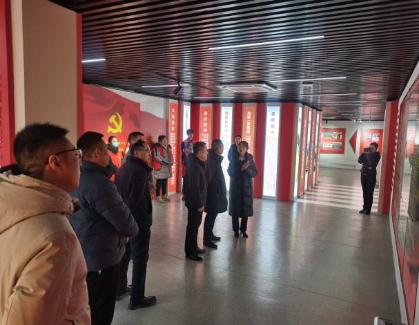 隆鑫股份公司中高層領(lǐng)導一行蒞臨濟南超意興參觀(guān)交流